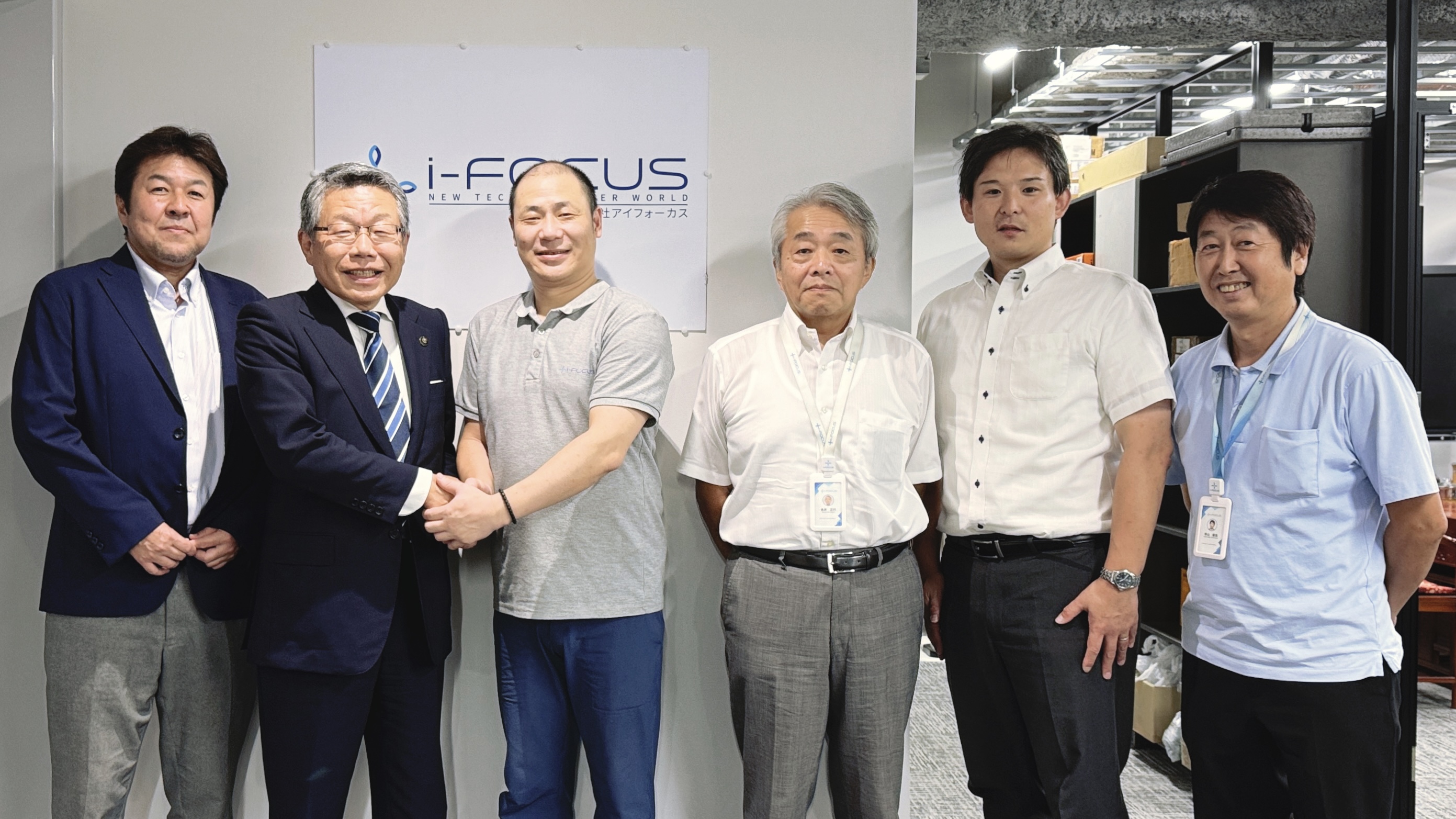 渡部市長と職員の方々と